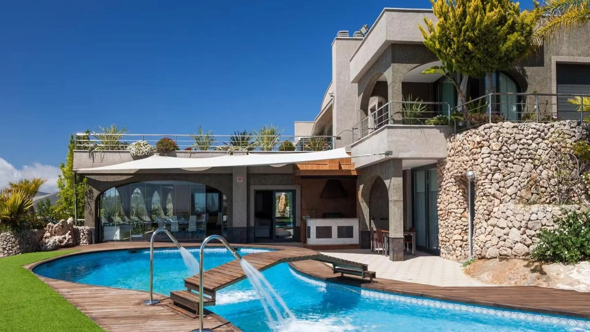Villa With Direct Sea Access Таламанка