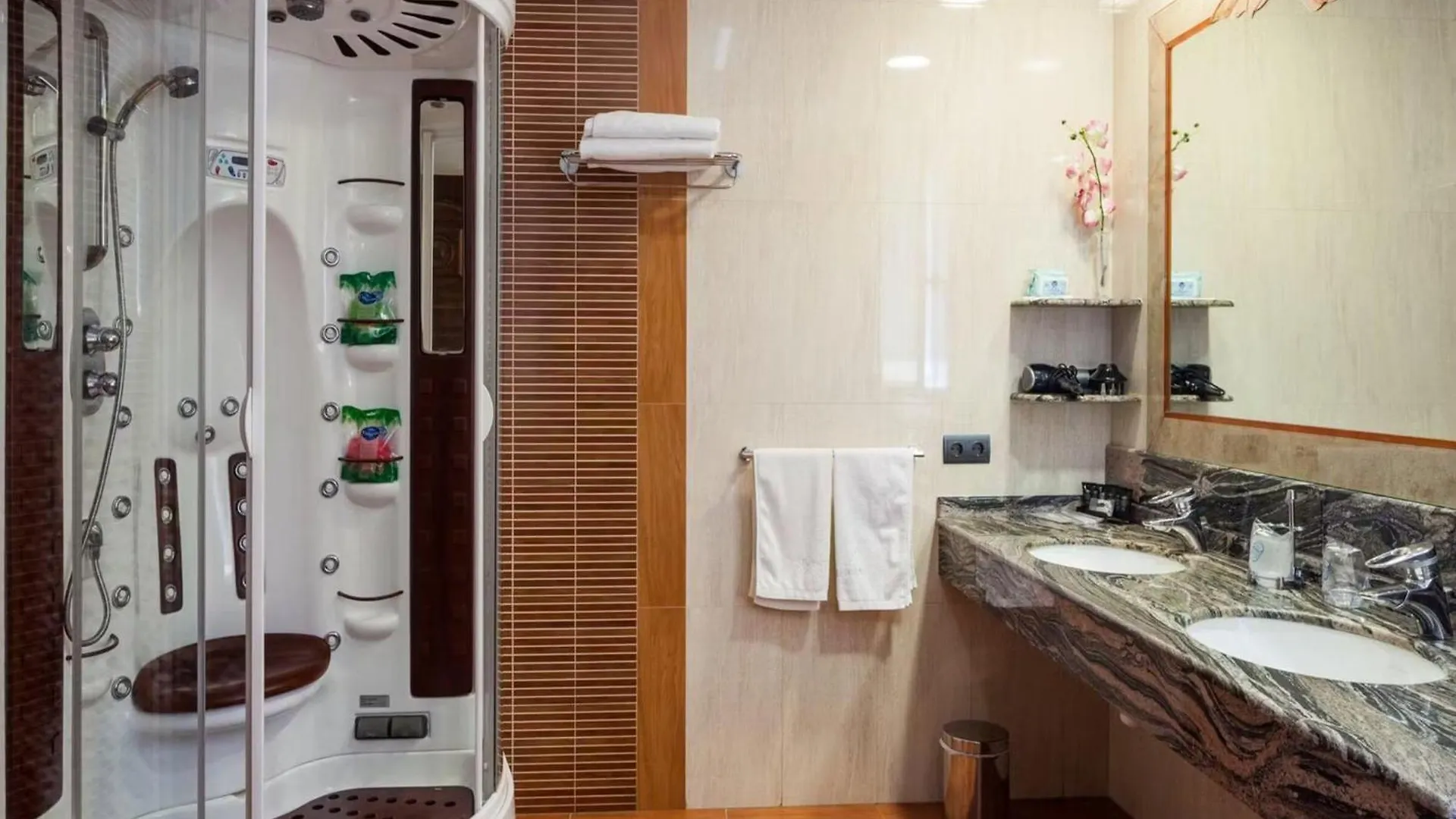 Villa With Direct Sea Access Таламанка