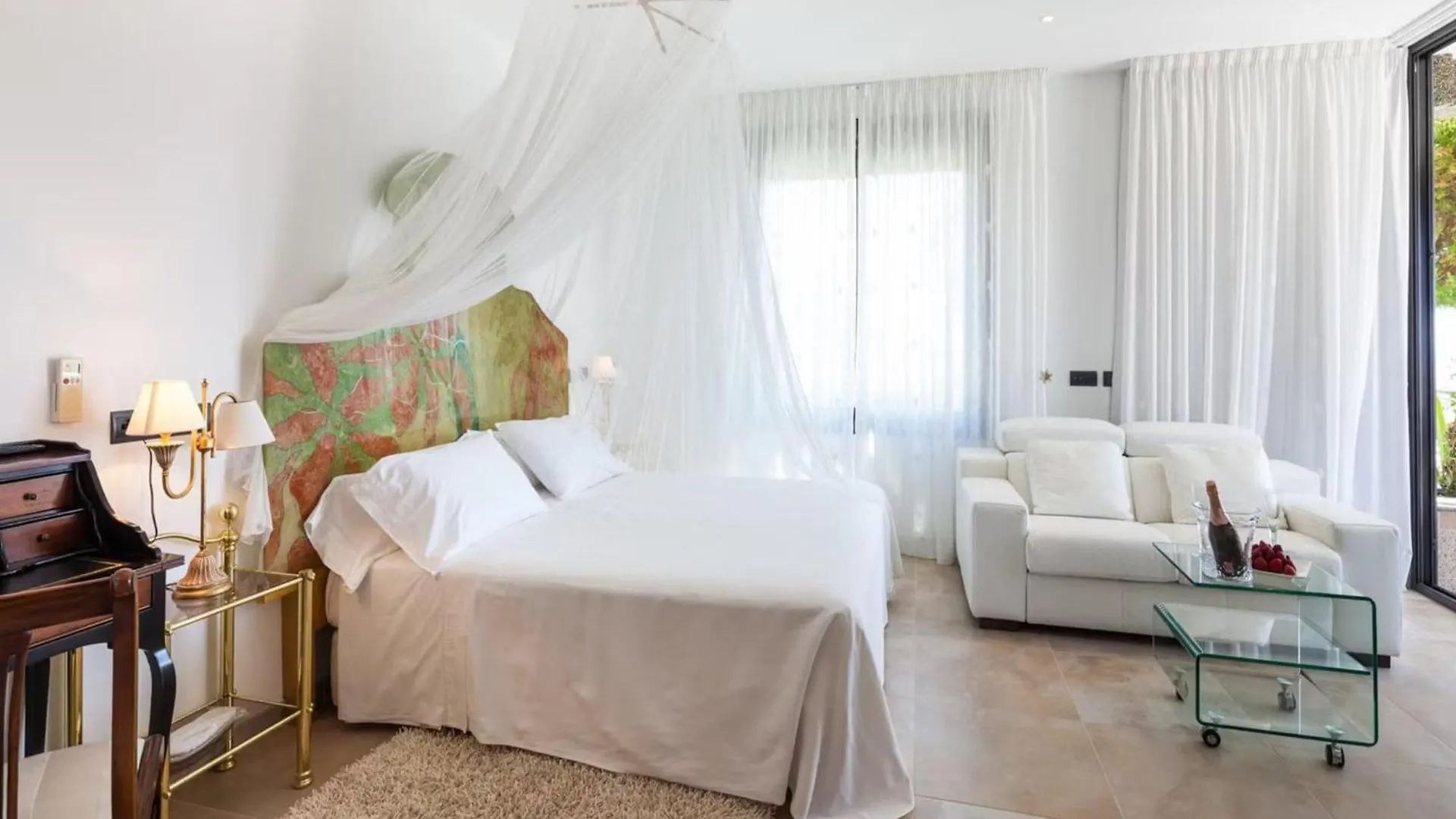 Villa With Direct Sea Access Таламанка