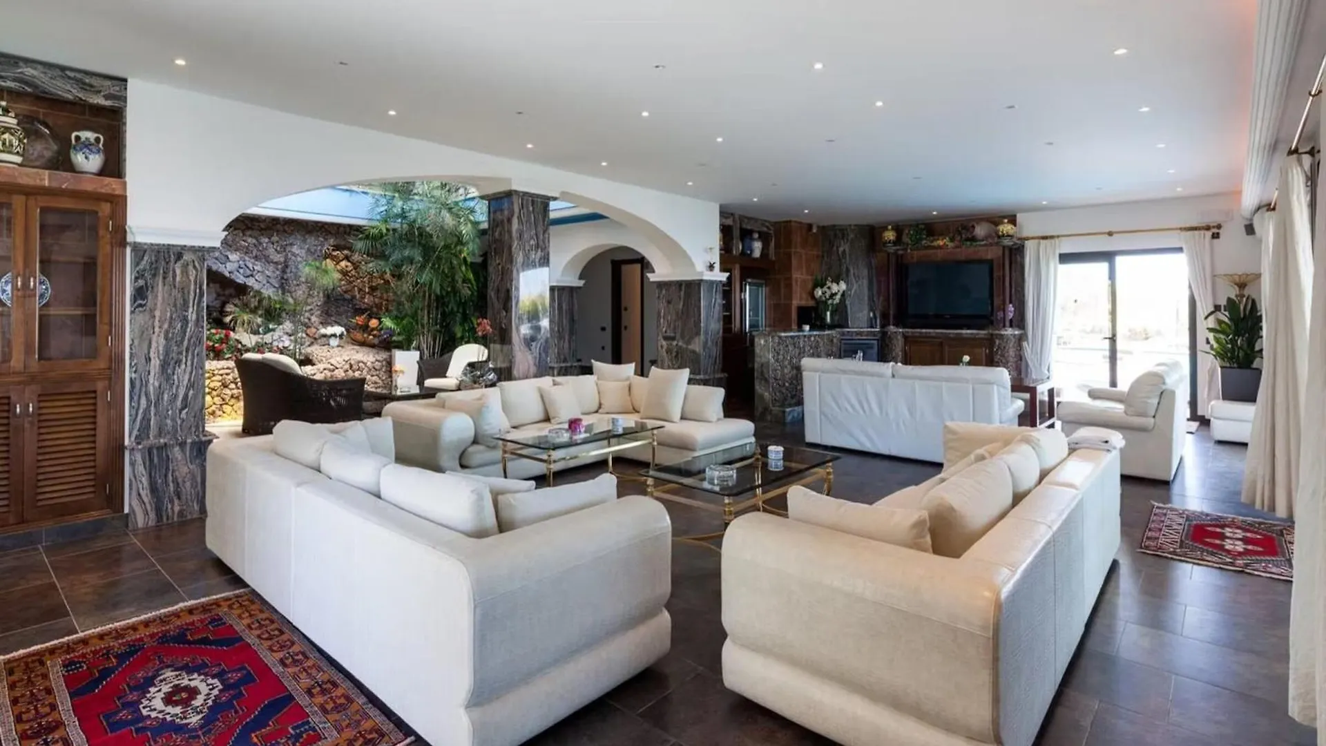 Villa With Direct Sea Access Таламанка