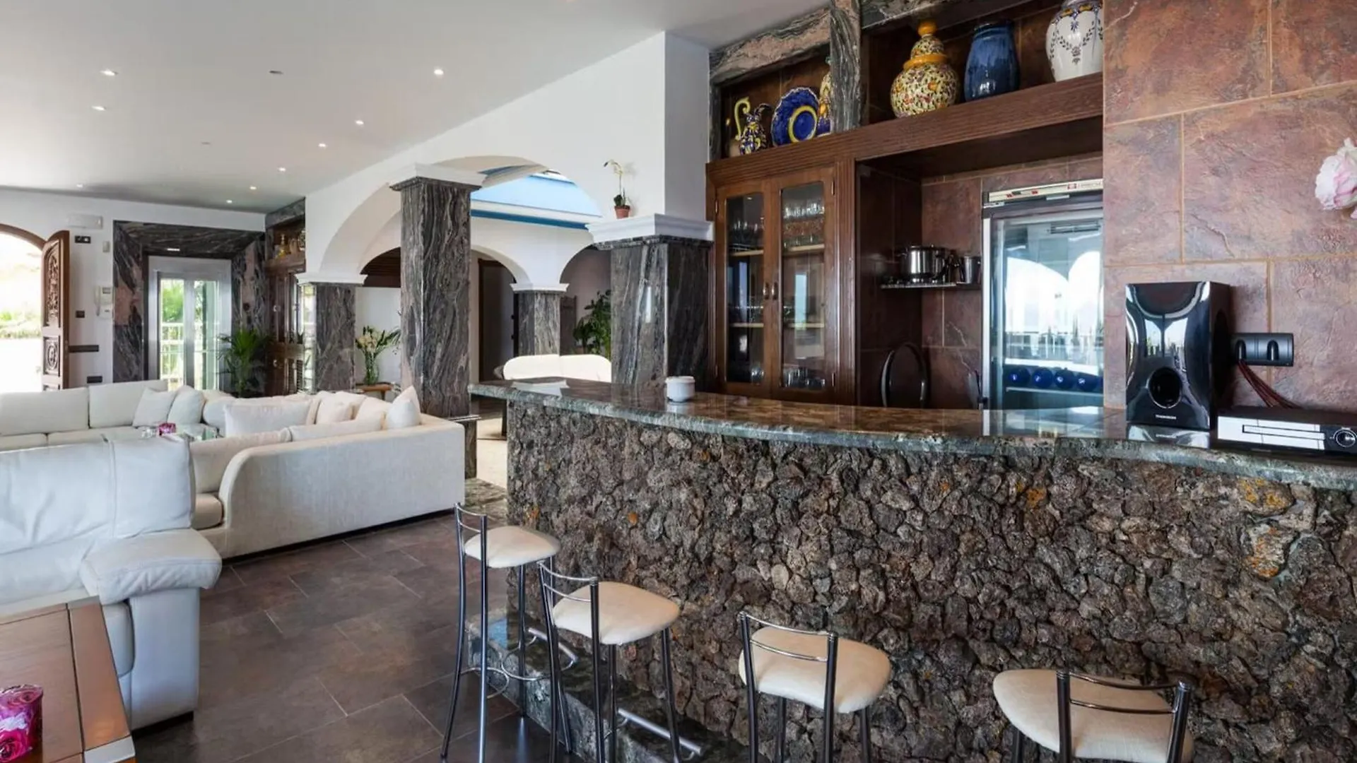 Villa With Direct Sea Access Таламанка