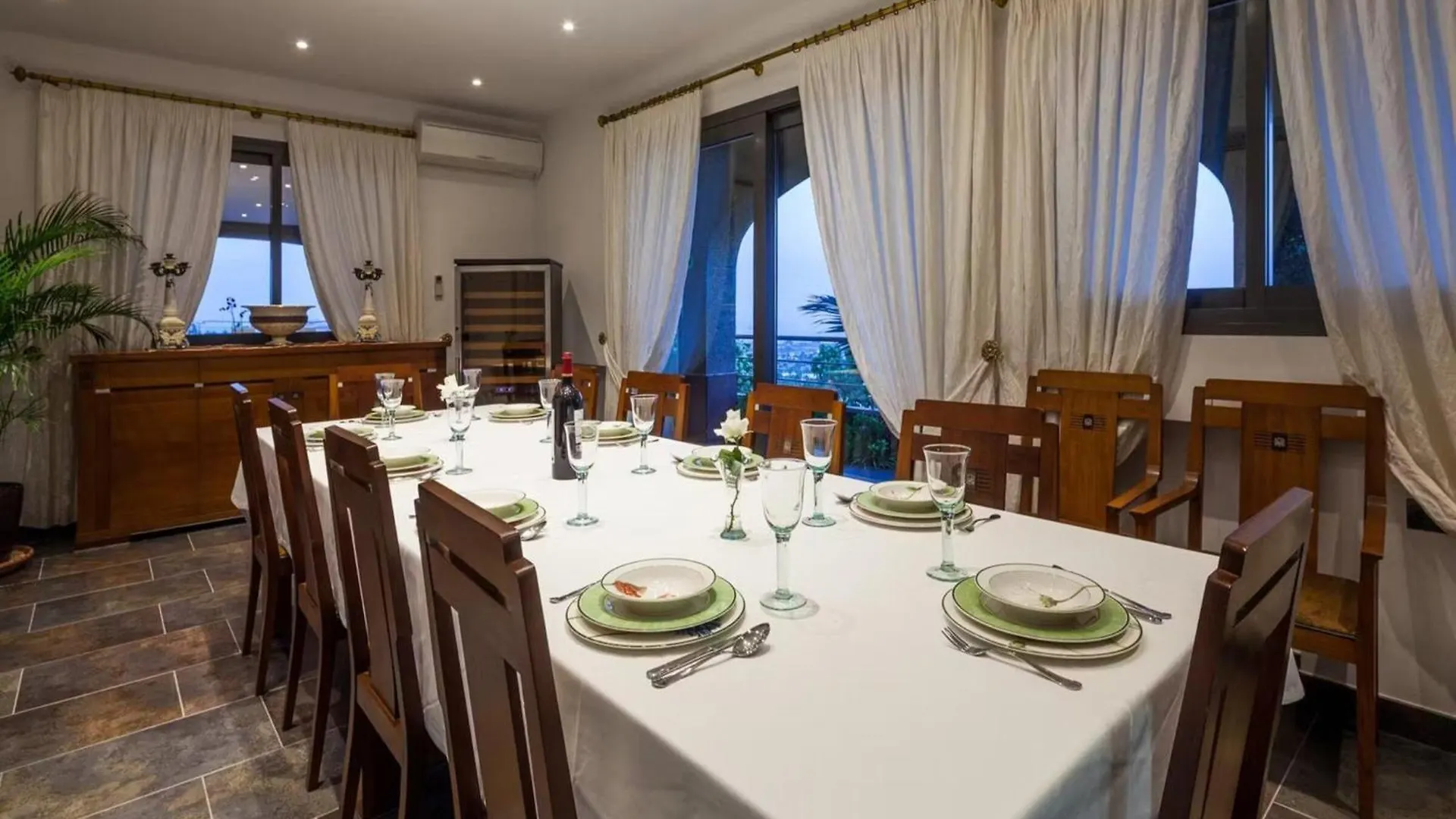 Villa With Direct Sea Access Таламанка